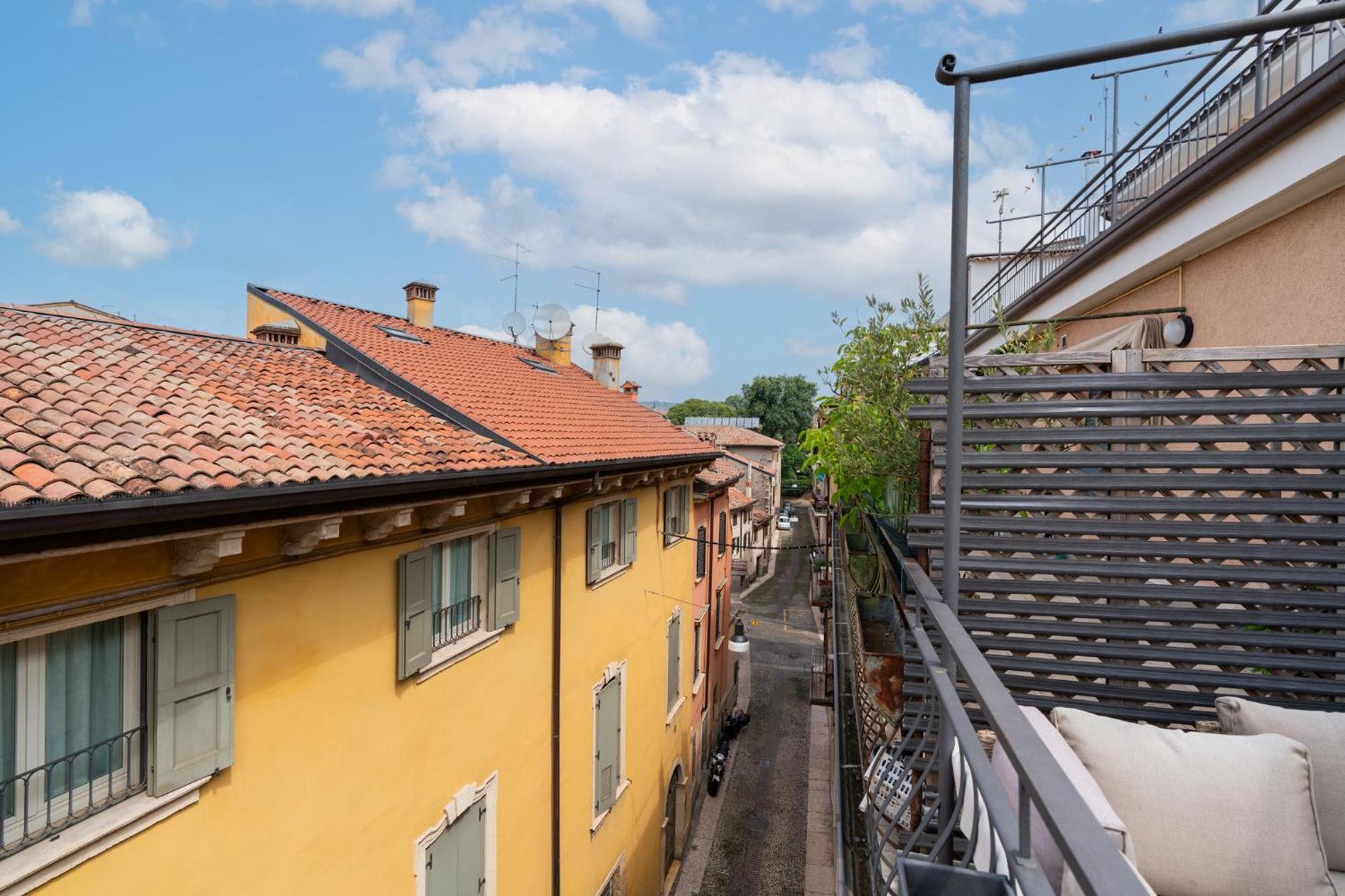 Domus Verona - Ampia Residenza Filippini A Pochi Passi Dall'Arena Номер фото