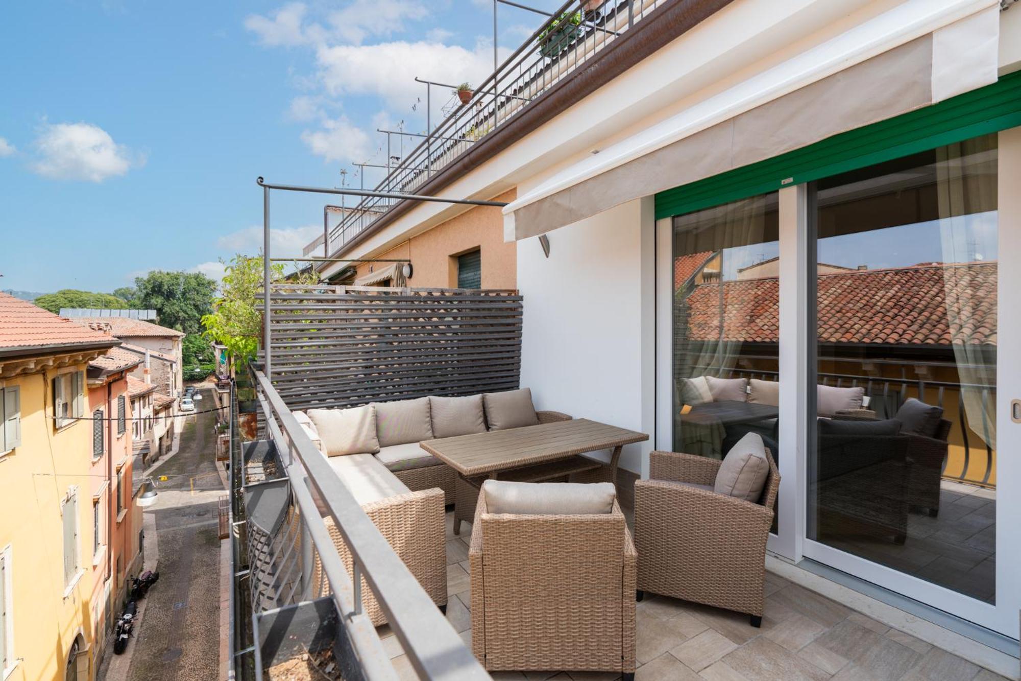Domus Verona - Ampia Residenza Filippini A Pochi Passi Dall'Arena Экстерьер фото