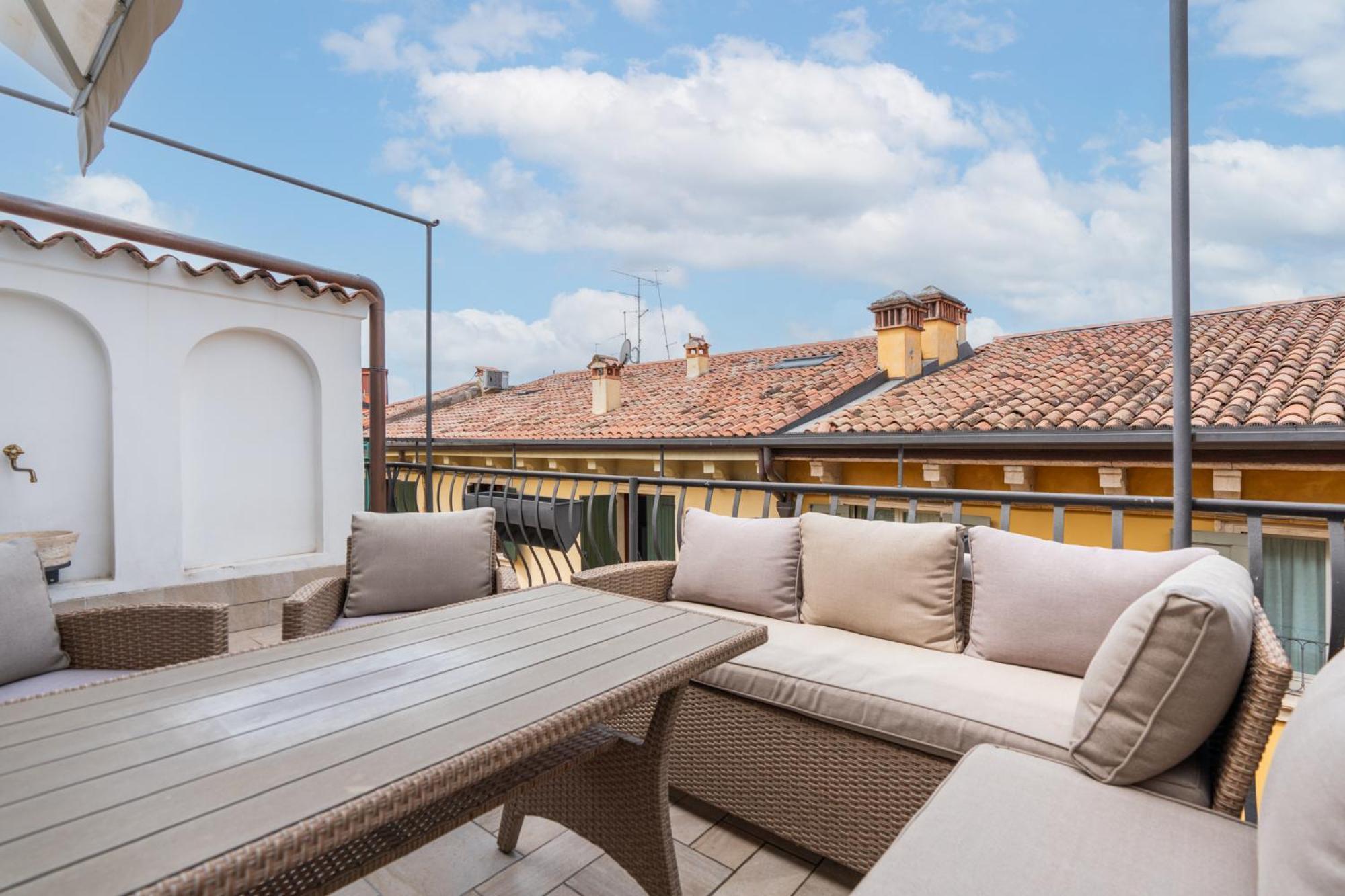 Domus Verona - Ampia Residenza Filippini A Pochi Passi Dall'Arena Экстерьер фото