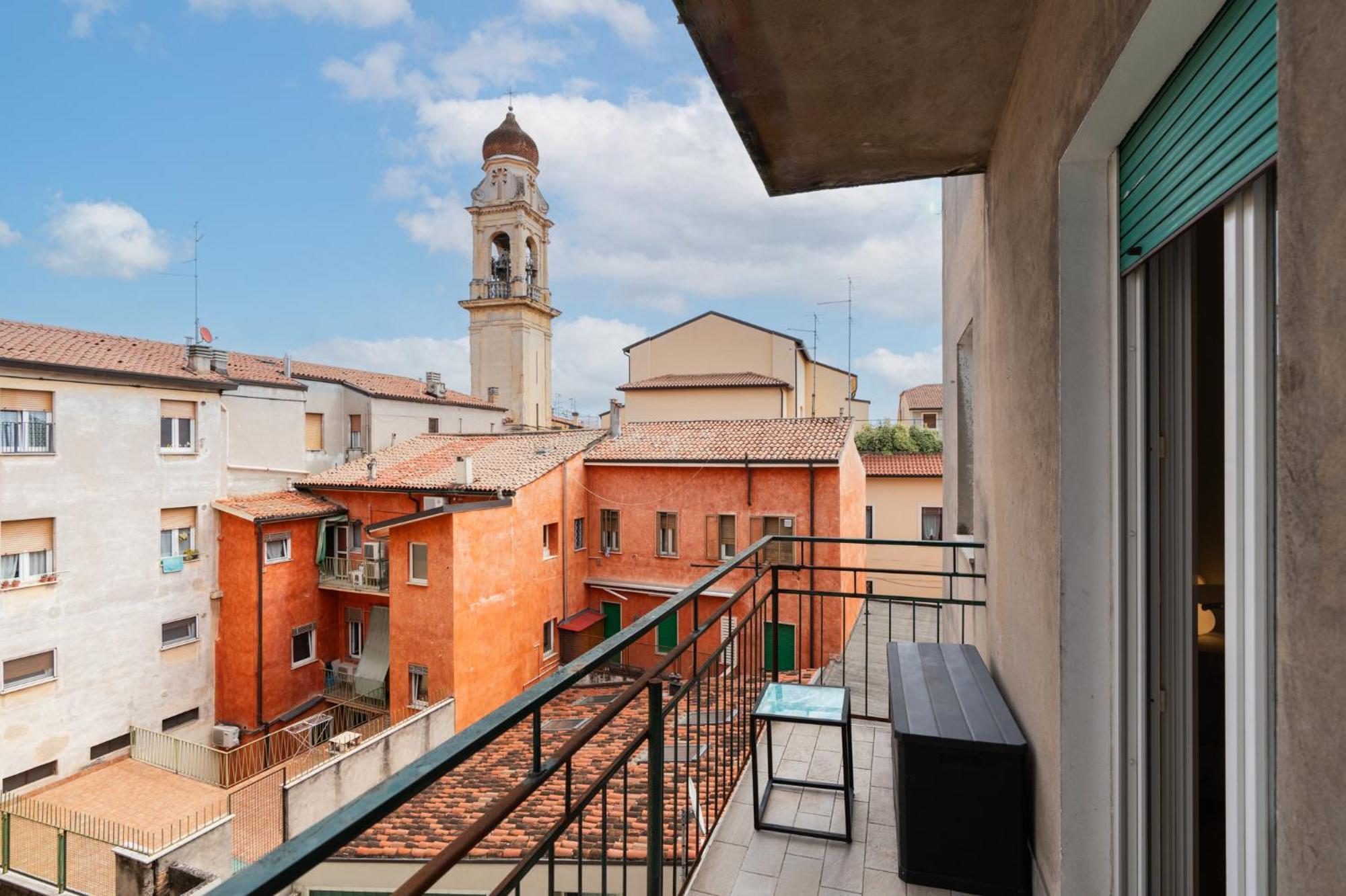 Domus Verona - Ampia Residenza Filippini A Pochi Passi Dall'Arena Номер фото